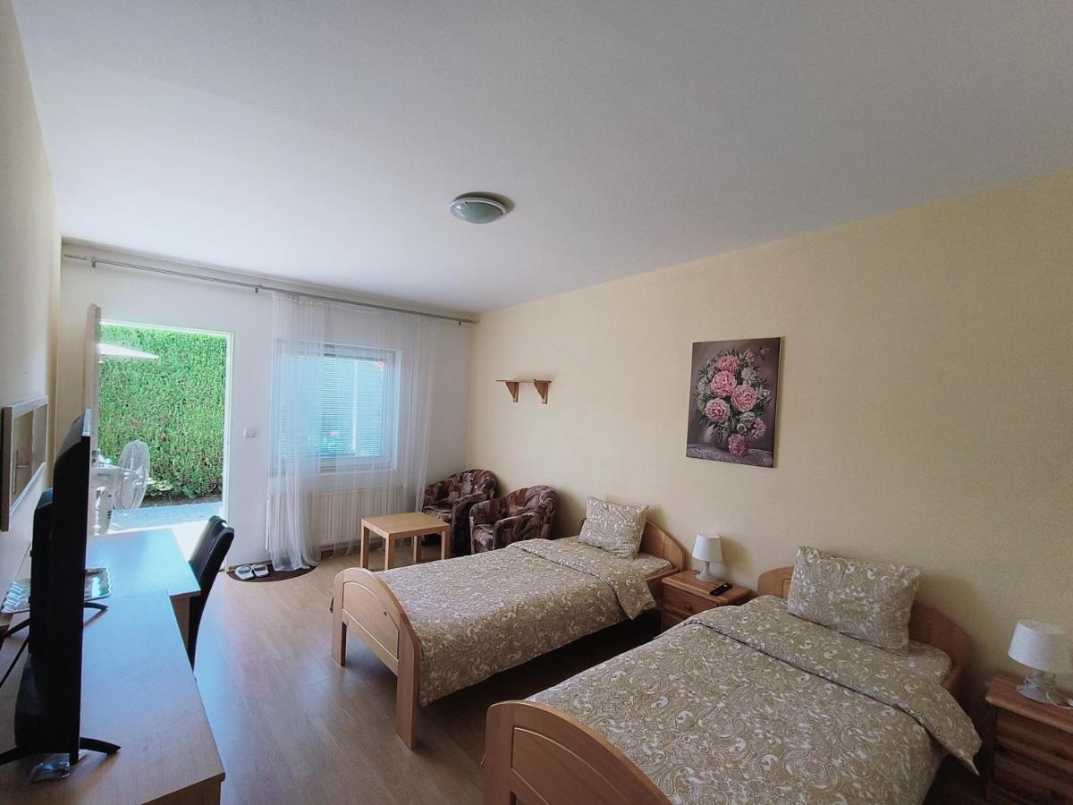 Cozy Room With Garden In Μπρατισλάβα Εξωτερικό φωτογραφία