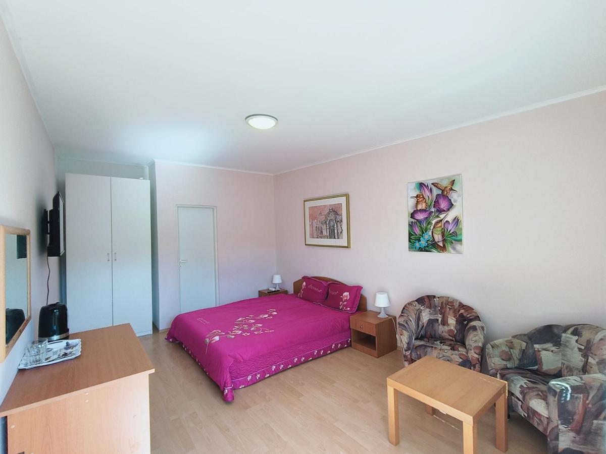 Cozy Room With Garden In Μπρατισλάβα Εξωτερικό φωτογραφία
