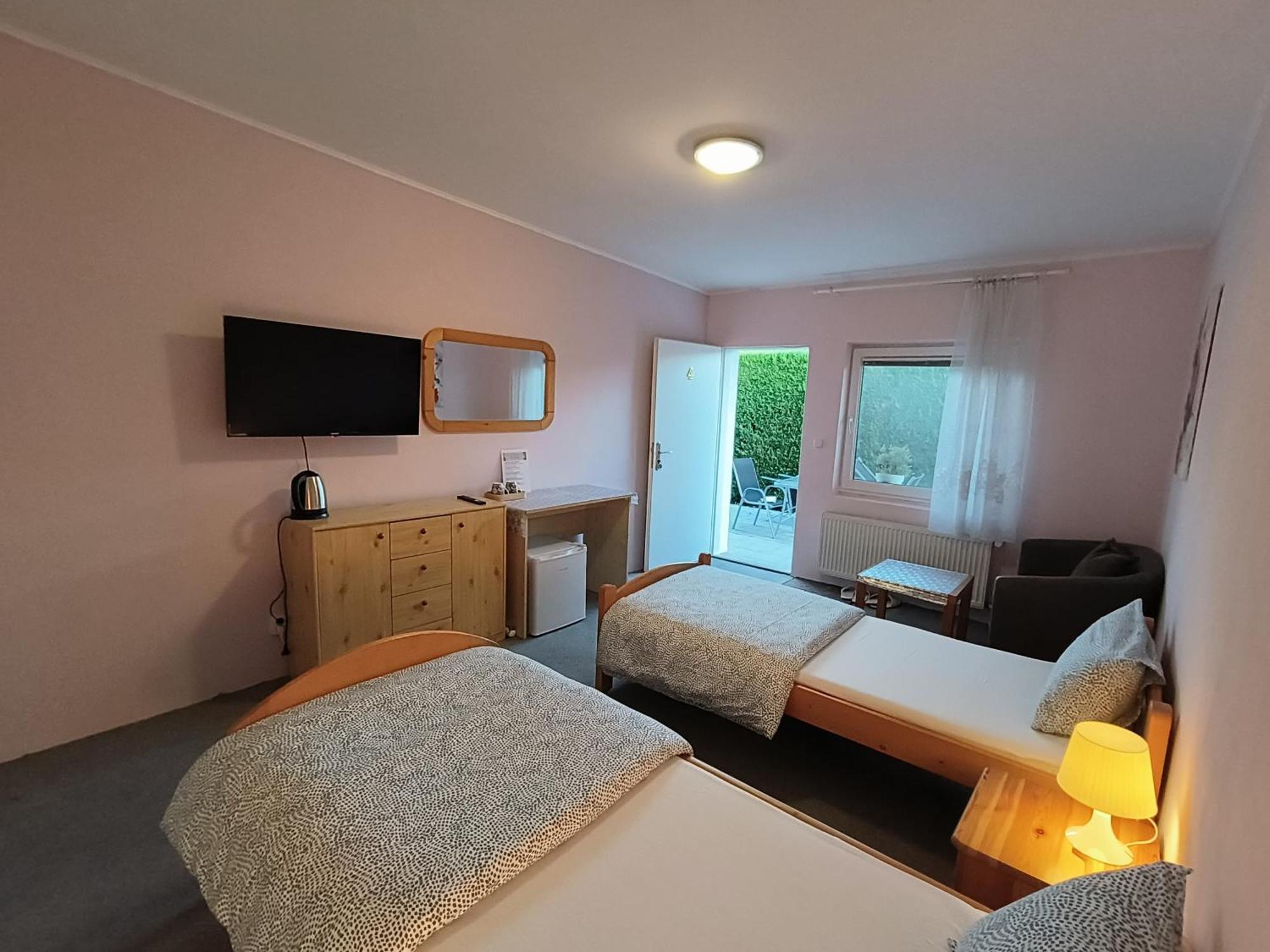 Cozy Room With Garden In Μπρατισλάβα Εξωτερικό φωτογραφία