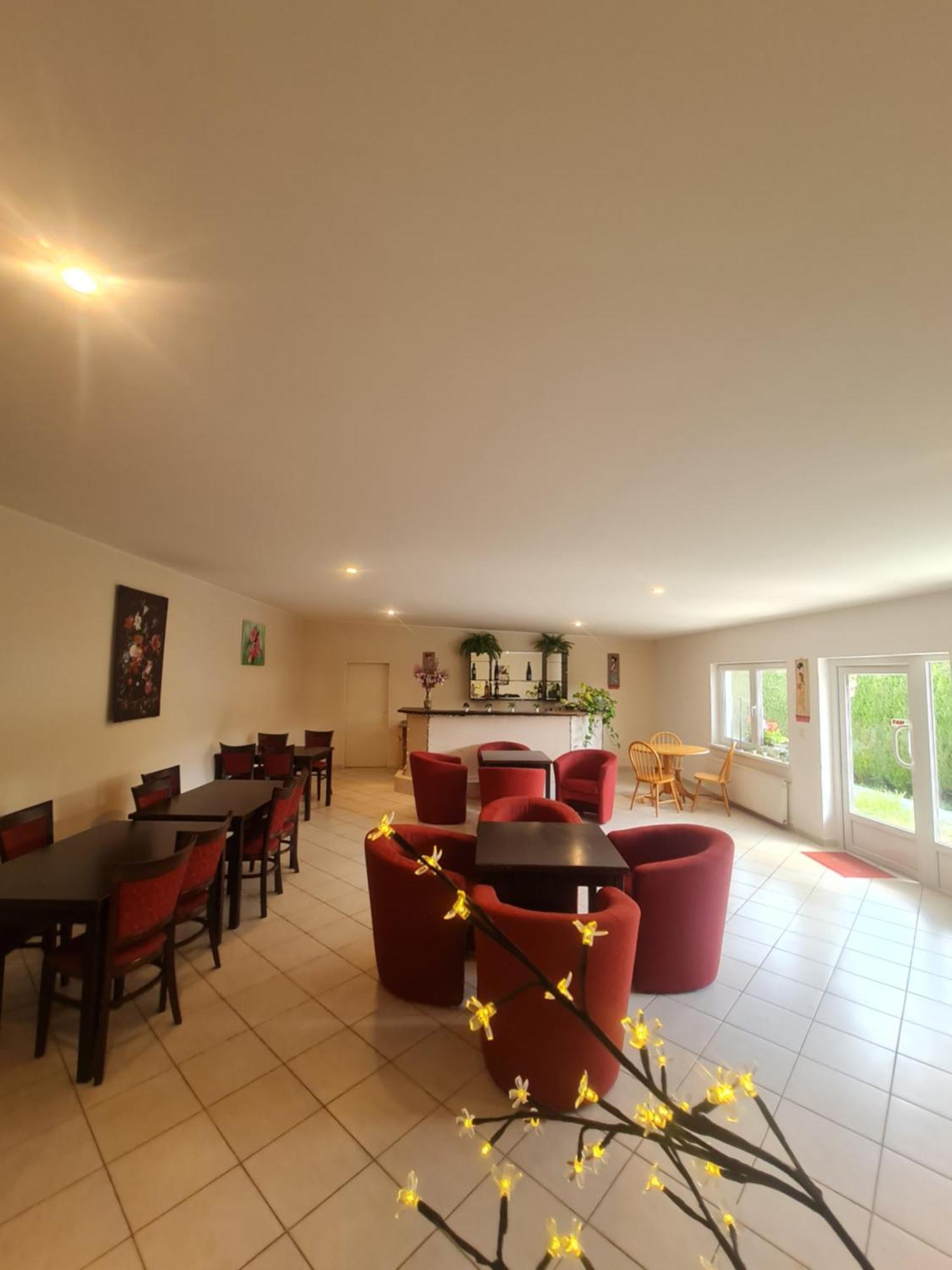 Cozy Room With Garden In Μπρατισλάβα Εξωτερικό φωτογραφία