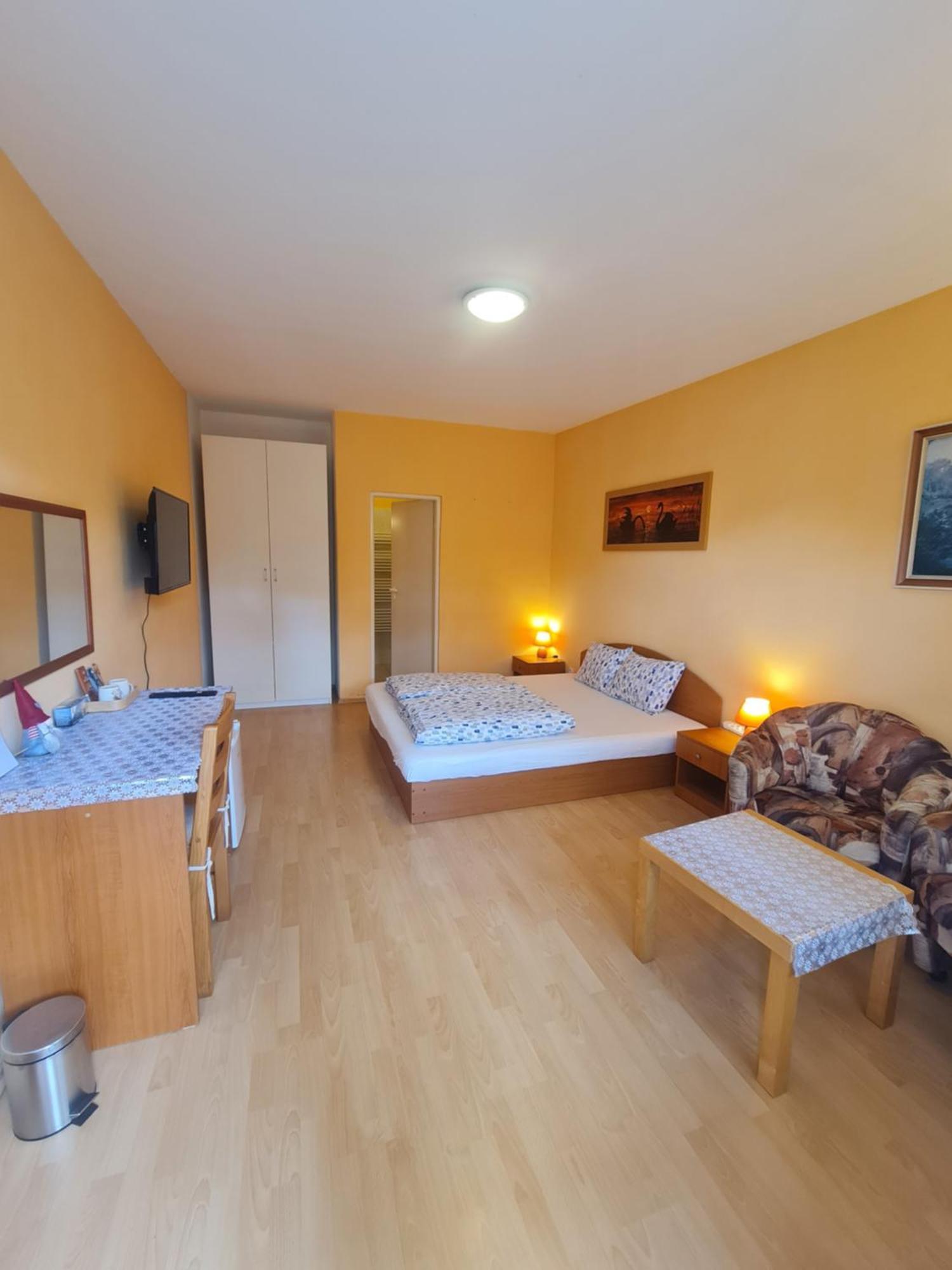 Cozy Room With Garden In Μπρατισλάβα Εξωτερικό φωτογραφία